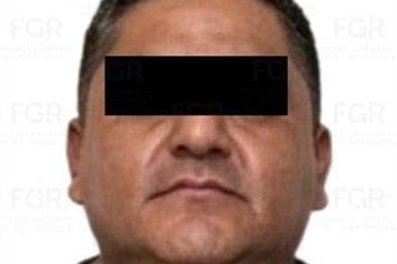 Sentencian a dos polic&iacute;as corruptos
