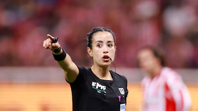 Katia honra a pioneras  y motiva a sucesoras