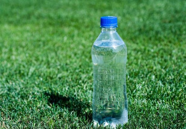 Proh&iacute;be FIFA llevar botellas de agua rellenables a la Copa del Mundo