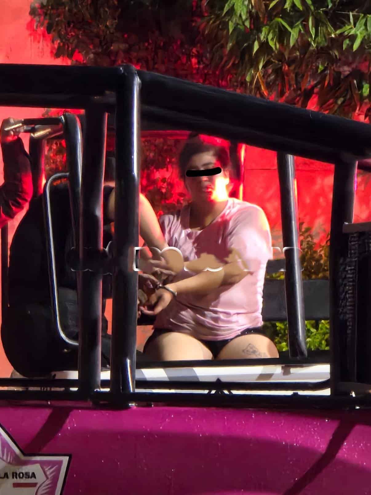 Elementos de la polic&iacute;a preventiva de Montemorelos, lograron la detenci&oacute;n de una pareja, que cometieron un robo, en el interior de una tienda de conveniencia ubicada en esta ciudad.