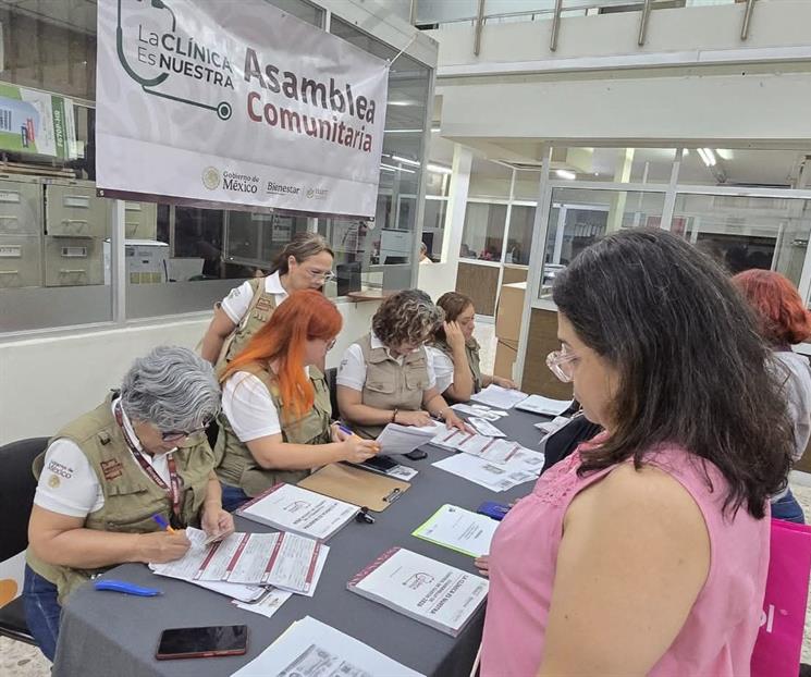 Entregan tarjetas del programa federal "La Cl&iacute;nica es Nuestra"