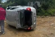 Termina volcado por exceso de velocidad