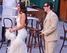 Aterrizan Dua Lipa y Callum Turner en Sicilia para su boda