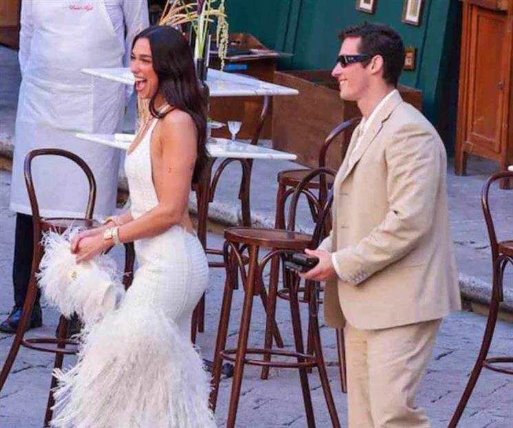Aterrizan Dua Lipa y Callum Turner en Sicilia para su boda