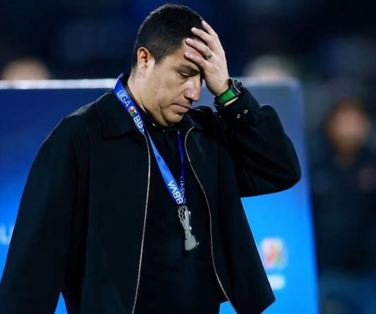 Sale Efra&iacute;n de Pumas