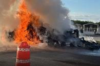 Arde tr&aacute;iler en Zuazua