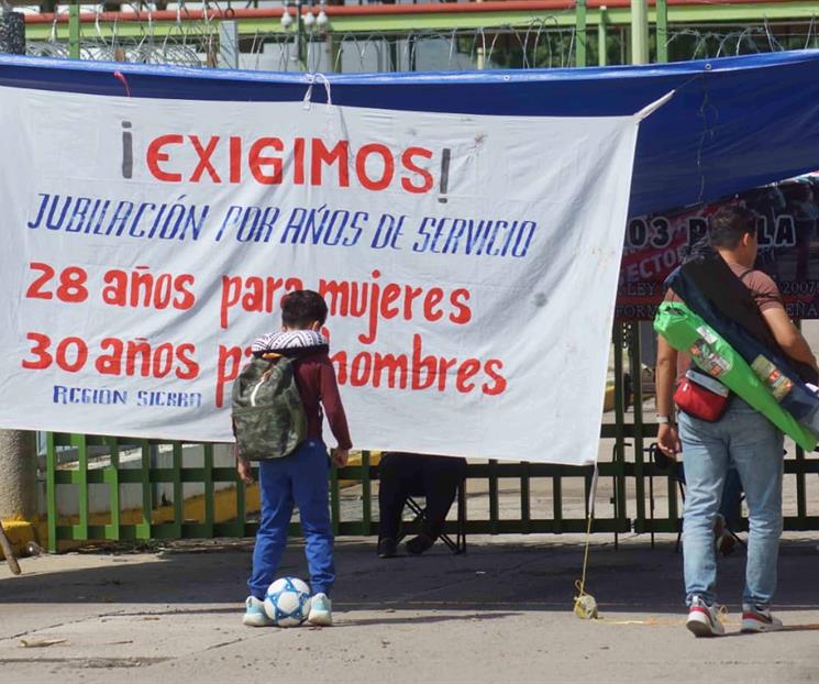CNTE amaga con m&aacute;s acciones tras no lograr acuerdo con gobierno