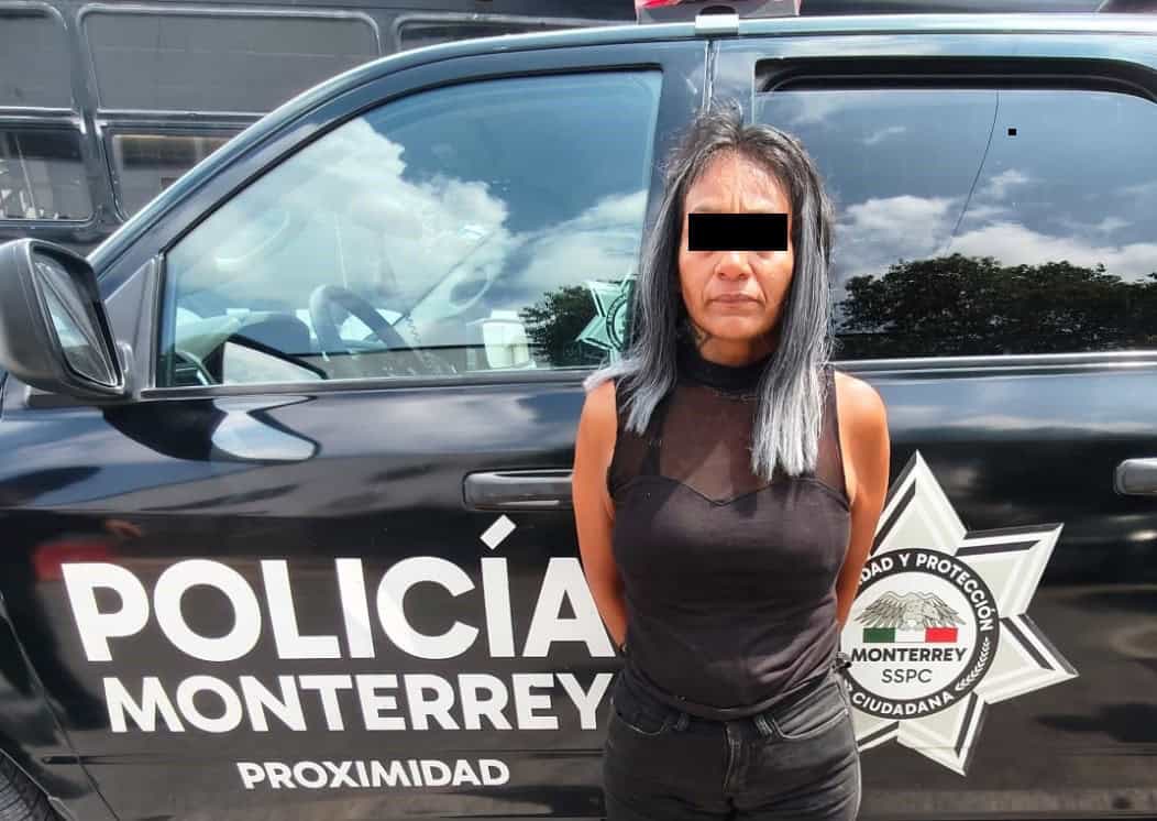 Una pareja fue detenida por oficiales de la Polic&iacute;a de Monterrey, al presuntamente robarle a un matrimonio siete cadenas de plata y oro, as&iacute; como una c&aacute;mara de vigilancia, en un cuarto de renta, en el centro de la ciudad.