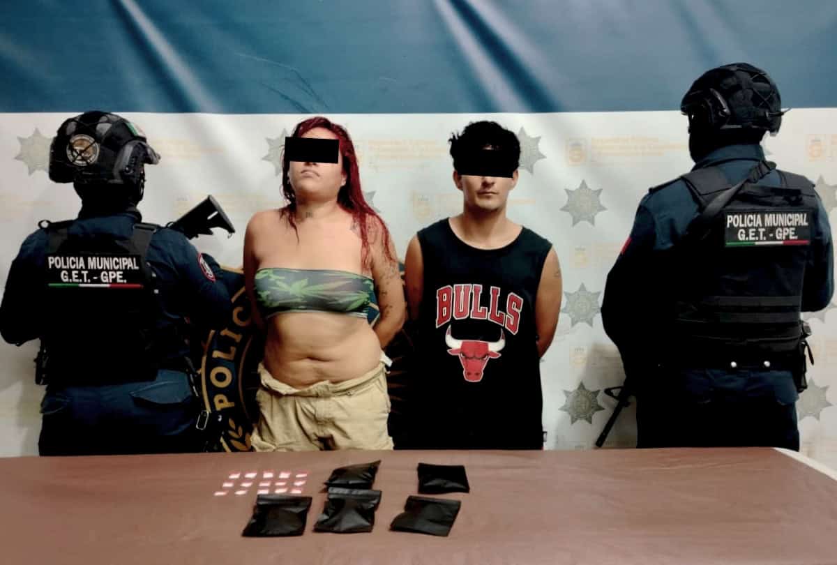 Un hombre y una mujer fueron detenidos por elementos del Grupo Especial T&aacute;ctico de la Polic&iacute;a de Guadalupe tras un operativo de vigilancia que permiti&oacute; detectar una motocicleta sin placas y con alteraciones en sus medios de identificaci&oacute;n donde ellos viajaban.