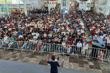 Sheinbaum llama a los j&oacute;venes a seguir impulsando la 4T