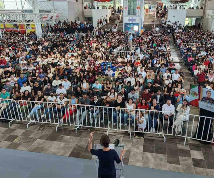 Sheinbaum llama a los j&oacute;venes a seguir impulsando la 4T