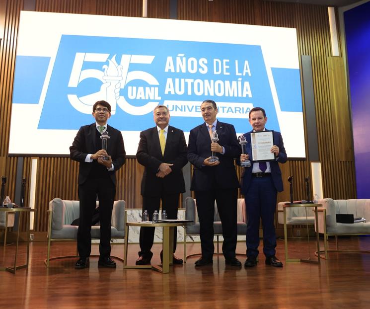 Garantiza autonom&iacute;a una universidad libre, plural y cr&iacute;tica: Santos