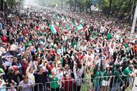 Hacen mexicanos la &acute;Ola m&aacute;s grande del mundo&acute;