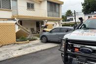 Automovilista se estrella contra domicilio en Mitras Centro