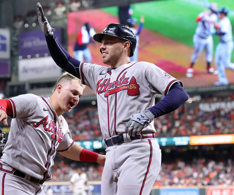 Bravos se mantienen en la cima