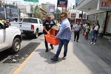 Retira municipio regio a puesteros ambulantes