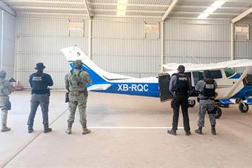 Aseguran avioneta con cocaína y arsenal en BC