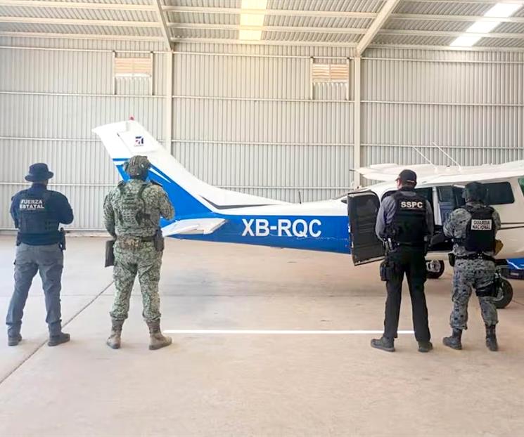Aseguran avioneta con cocaína y arsenal en BC