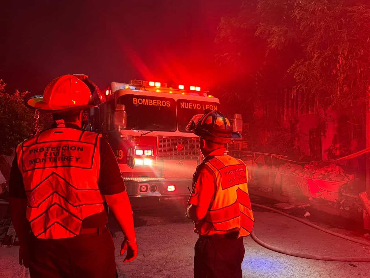 Un tejaban, presuntamente abandonado, se incendi&oacute; en la Colonia Industrial, la madrugada de ayer en el municipio de Monterrey.