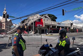 Sacude terremoto de 7.8 al sur de Filipinas