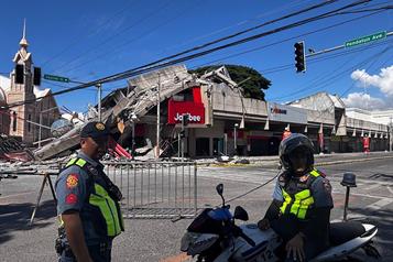 Sacude terremoto de 7.8 al sur de Filipinas