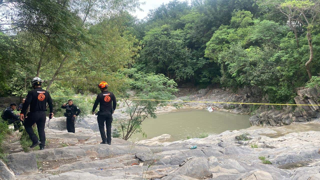 Un hombre fue localizado flotando y sin vida dentro de un arroyo, autoridades investigan los hechos, en Ju&aacute;rez.