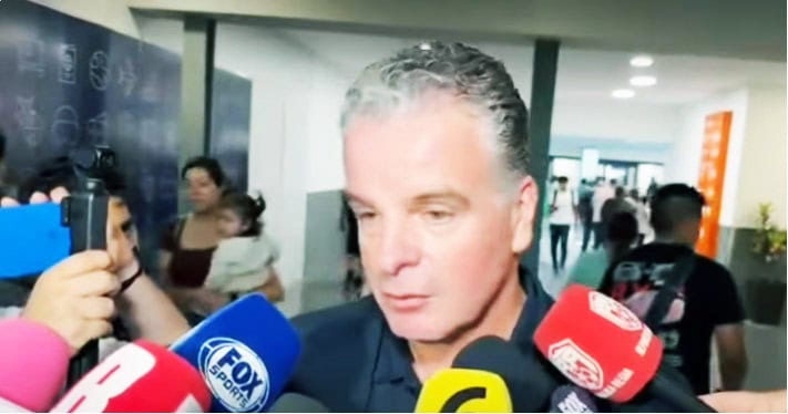 Lleg&oacute; Dennis te Kloese