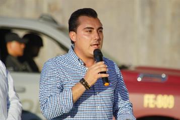 Realiza Garc&iacute;a la &acute;Tercer subasta de la Gente&acute;