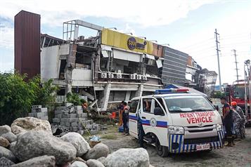 Al menos 35 fallecidos por fuerte terremoto en el sur de Filipinas