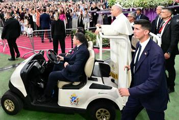 El papa promete cambios en Iglesia durante reuni&oacute;n con v&iacute;ctimas