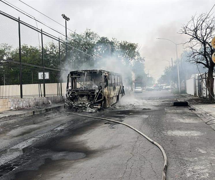 Arde cami&oacute;n de personal