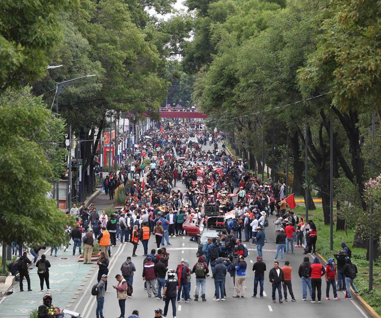 CNTE avanza hacia el Estadio Ciudad de México