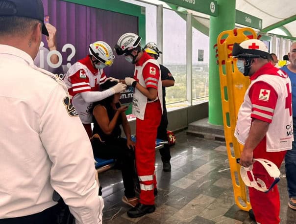 Empuja a mujer en el Metro y le causa lesiones