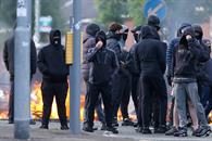 Estallan disturbios contra migrantes en Belfast