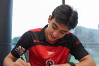 Firma Gil Mora extensi&oacute;n de contrato con Xolos