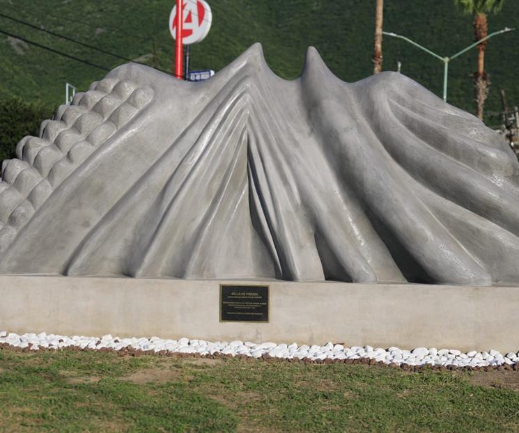 Inaugura Guadalupe la escultura "Silla de Piedra"