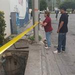 Cae ni&ntilde;o a registro telef&oacute;nico