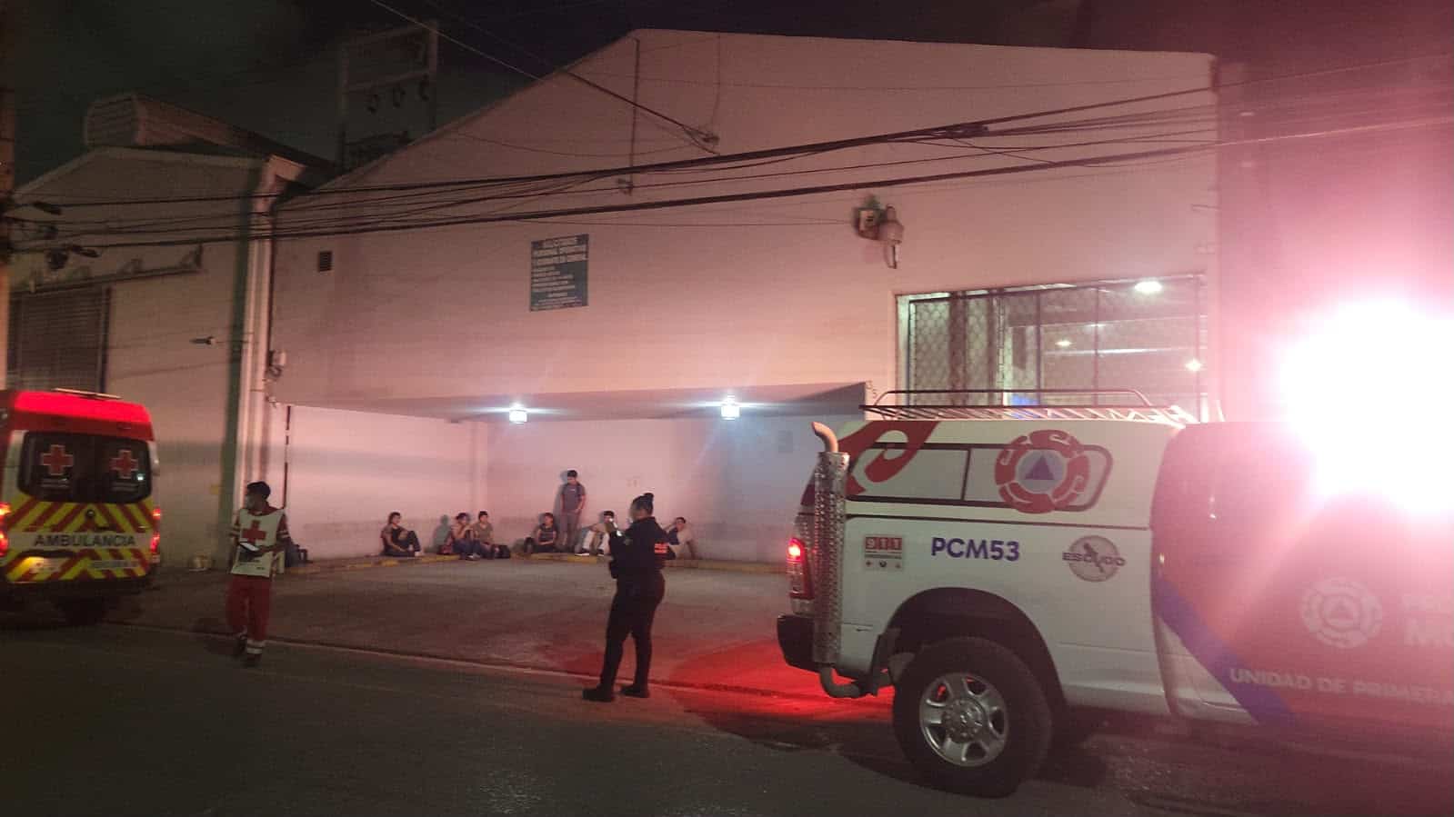 Tras sufrir una descarga el&eacute;ctrica mientras se encontraba trabajando en una m&aacute;quina, un hombre falleci&oacute; la madrugada de ayer en la Colonia Ni&ntilde;o Artillero, en Monterrey.