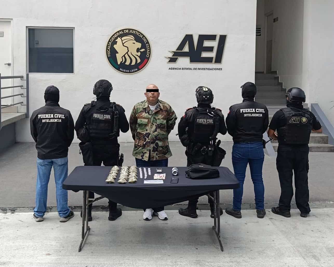 Un hombre sospechoso de pertenecer a un grupo de la delincuencia organizada,  fue detenido en portaci&oacute;n de m&aacute;s de 100 dosis de narc&oacute;ticos, en el municipio de Ju&aacute;rez.