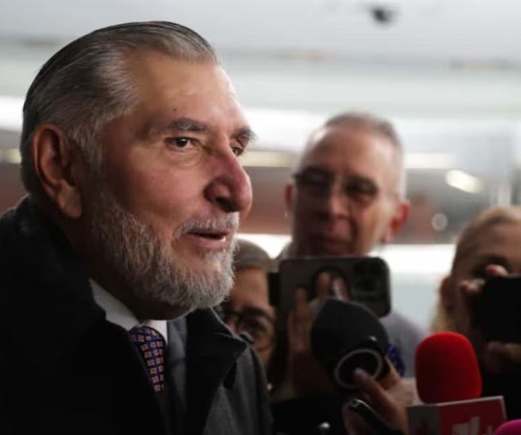Ad&aacute;n Augusto evita hablar sobre su visa