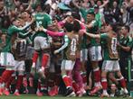 M&eacute;xico vence 2-0 a su similar de Sud&aacute;frica, en su debut del Mundial