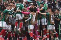 M&eacute;xico vence 2-0 a su similar de Sud&aacute;frica, en su debut del Mundial