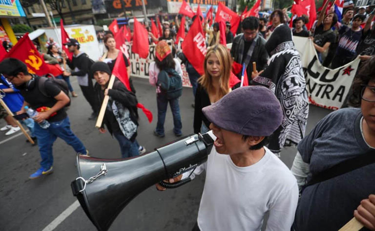 J&oacute;venes marchan y exigen justicia por v&iacute;ctimas del Halconazo