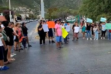 Piden vecinos liberen a due&ntilde;o de tienda