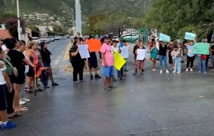 Piden vecinos liberen a dueño de tienda Piden vecinos liberen a dueño de tienda