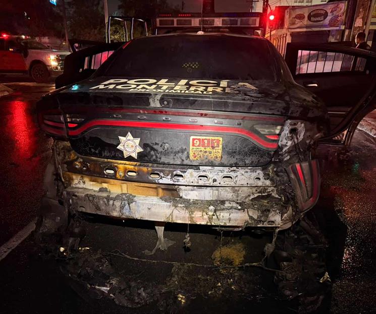 Arde patrulla en el Centro