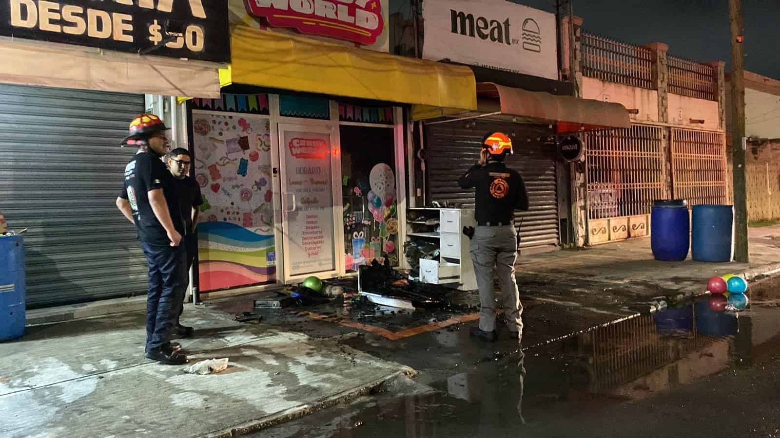 Un incendio ocasion&oacute; diversas afectaciones en una papeler&iacute;a de la Colonia Linda Vista, en el municipio de Guadalupe.