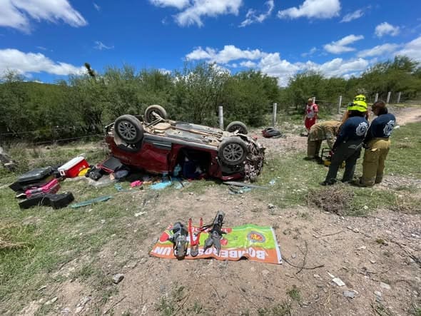 Dos mujeres fallecieron luego de volcarse el auto en que viajaban, el mi&eacute;rcoles en el municipio de Doctor Arroyo, al sur de Nuevo Le&oacute;n.