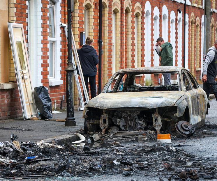 Londres condena disturbios en Belfast
