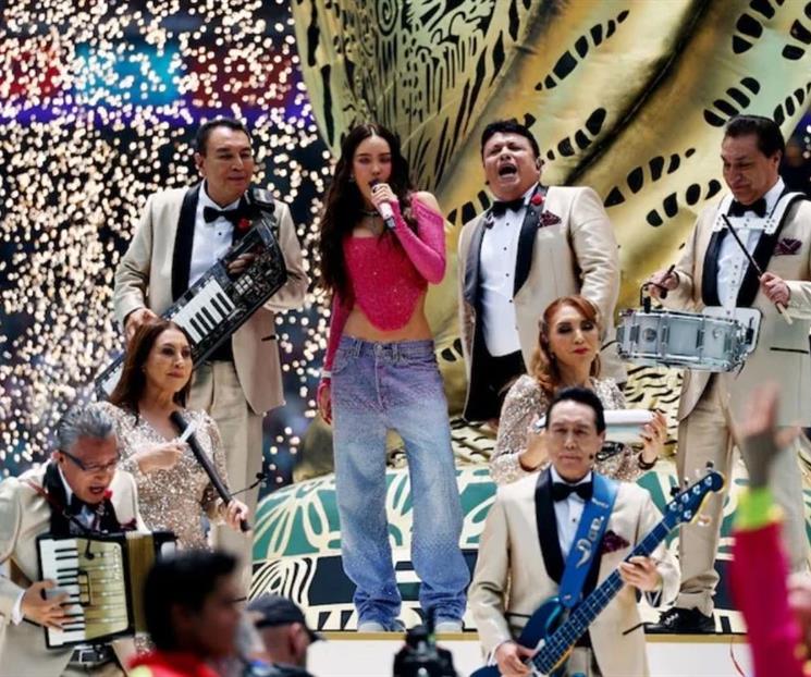 Shakira, Belinda y Los Ángeles Azules celebran la cultura mexicana Shakira, Belinda y Los Ángeles Azules celebran la cultura mexicana